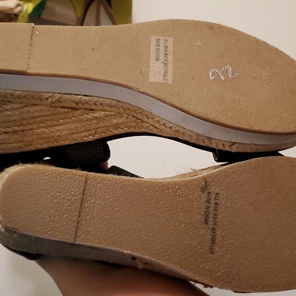 Sandals - Picture 6 of 7